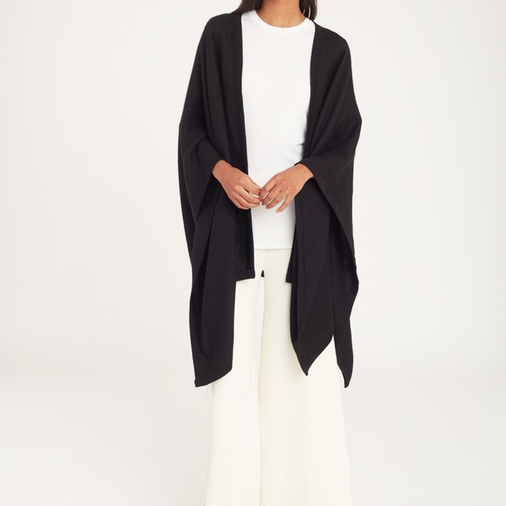 Cuyana Baby Alpaca Square Edge Cape - Black